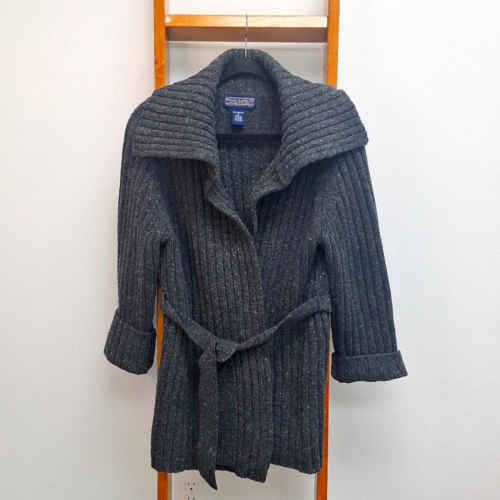 Exquisite Lambswool Tie-Front Sweater with a Luxurious Long Collar Size Small